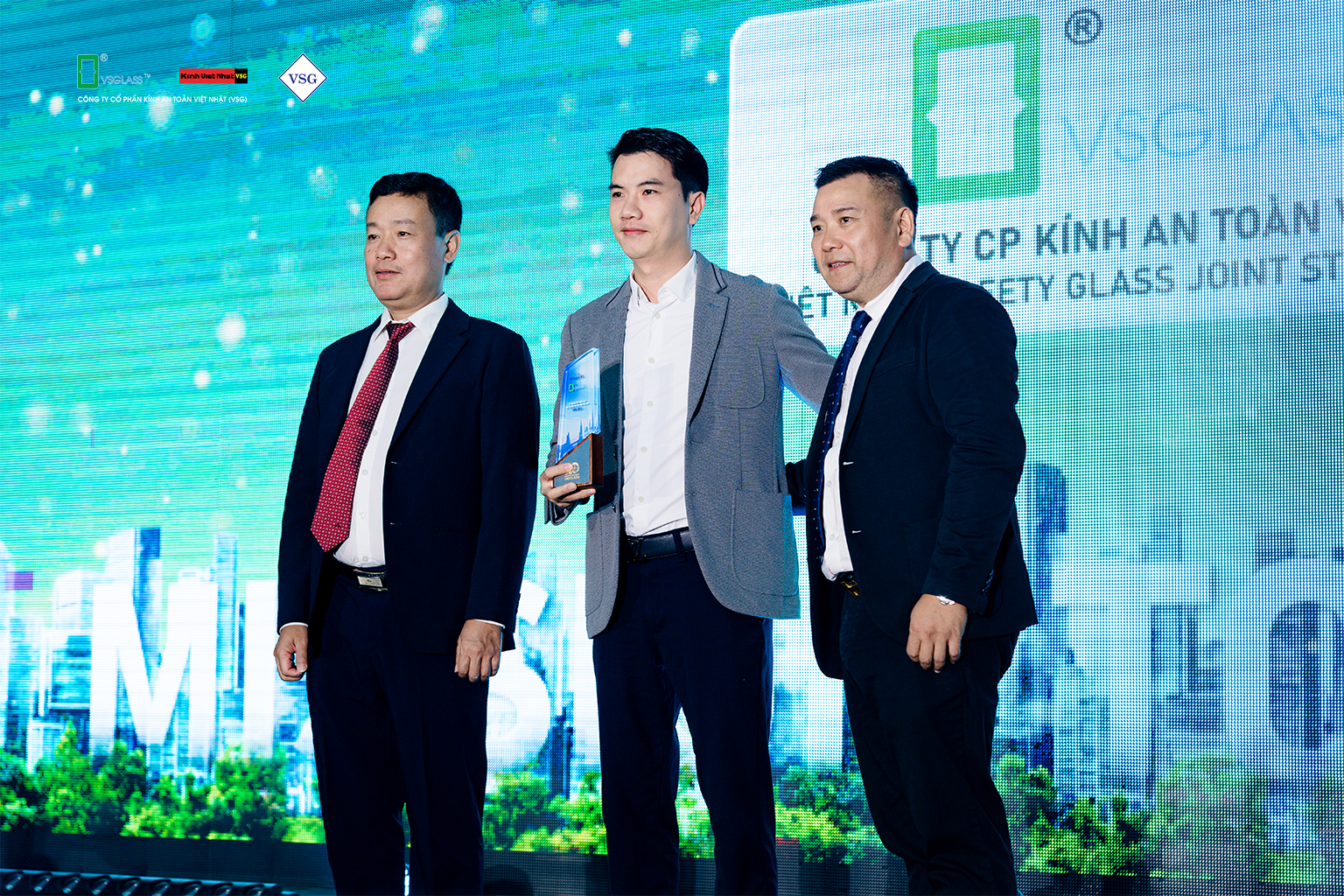 VSG_le_ky_niem_20_thanh_lap_VIEGLASS
