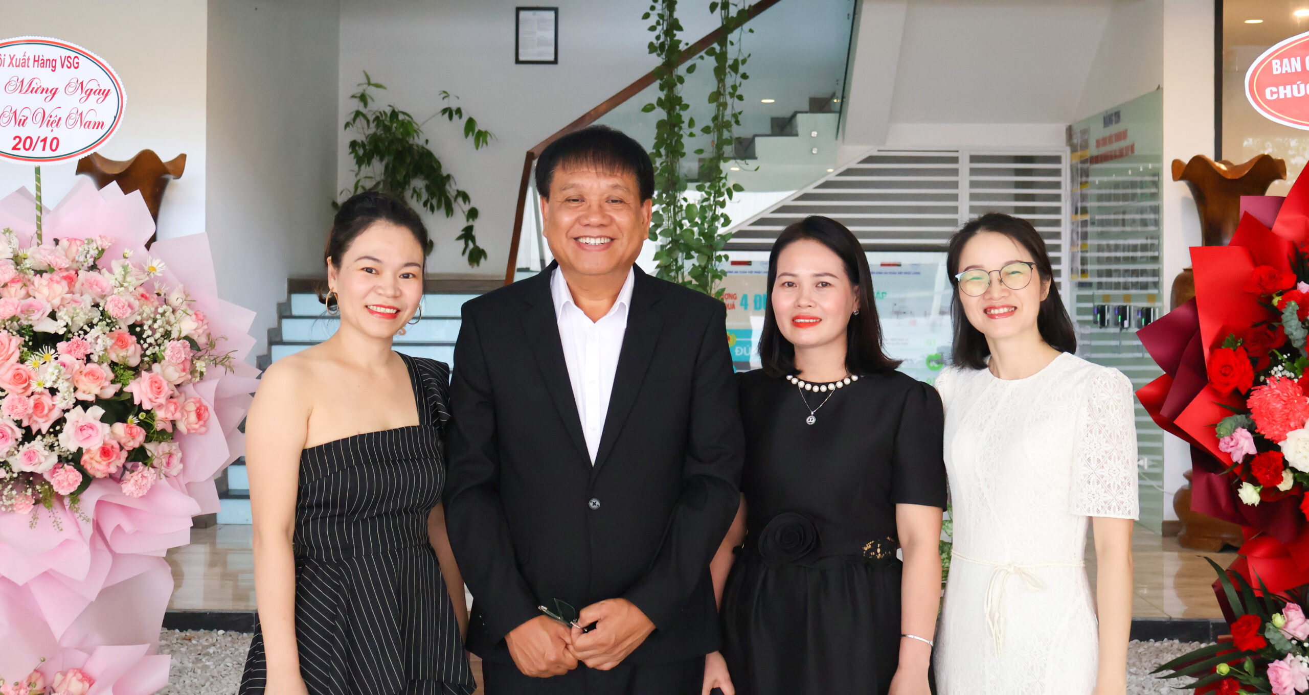 Công ty kính Việt Nhật (VSG) tổ chức gặp mặt, gửi yêu thương đến chị em nhân ngày 20/10 