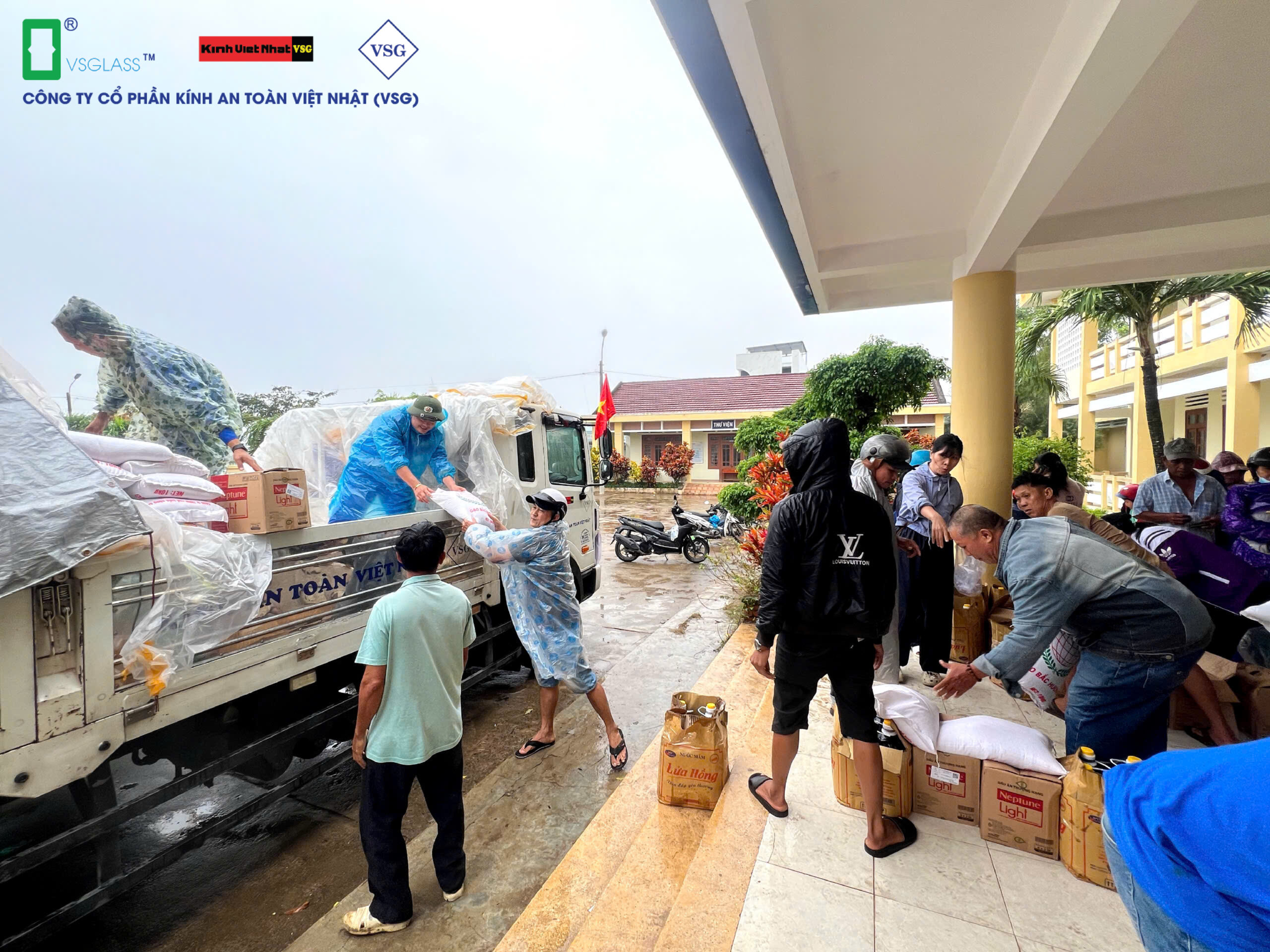 kính an toàn việt nhật (vsg) – chuyến xe nghĩa tình hướng về phú yên