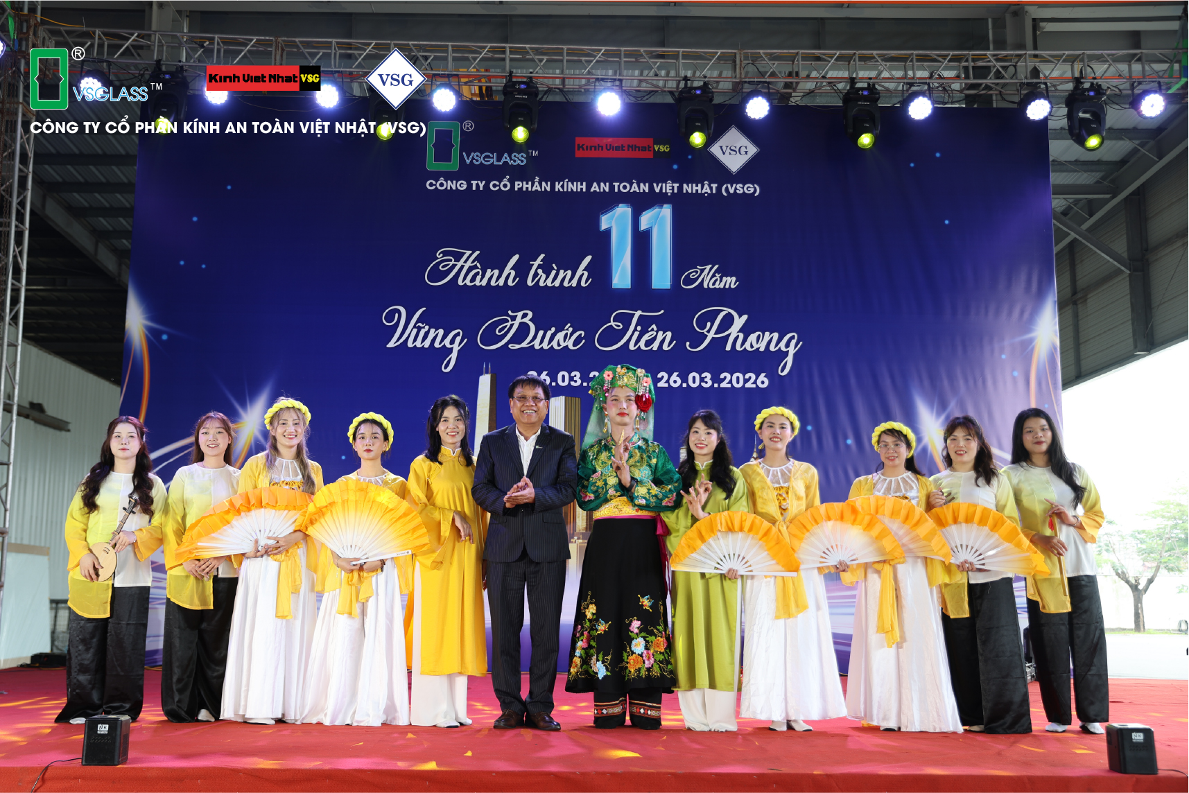 Văn nghệ chào mừng ngày kỷ niệm 11 năm thành lập công ty.