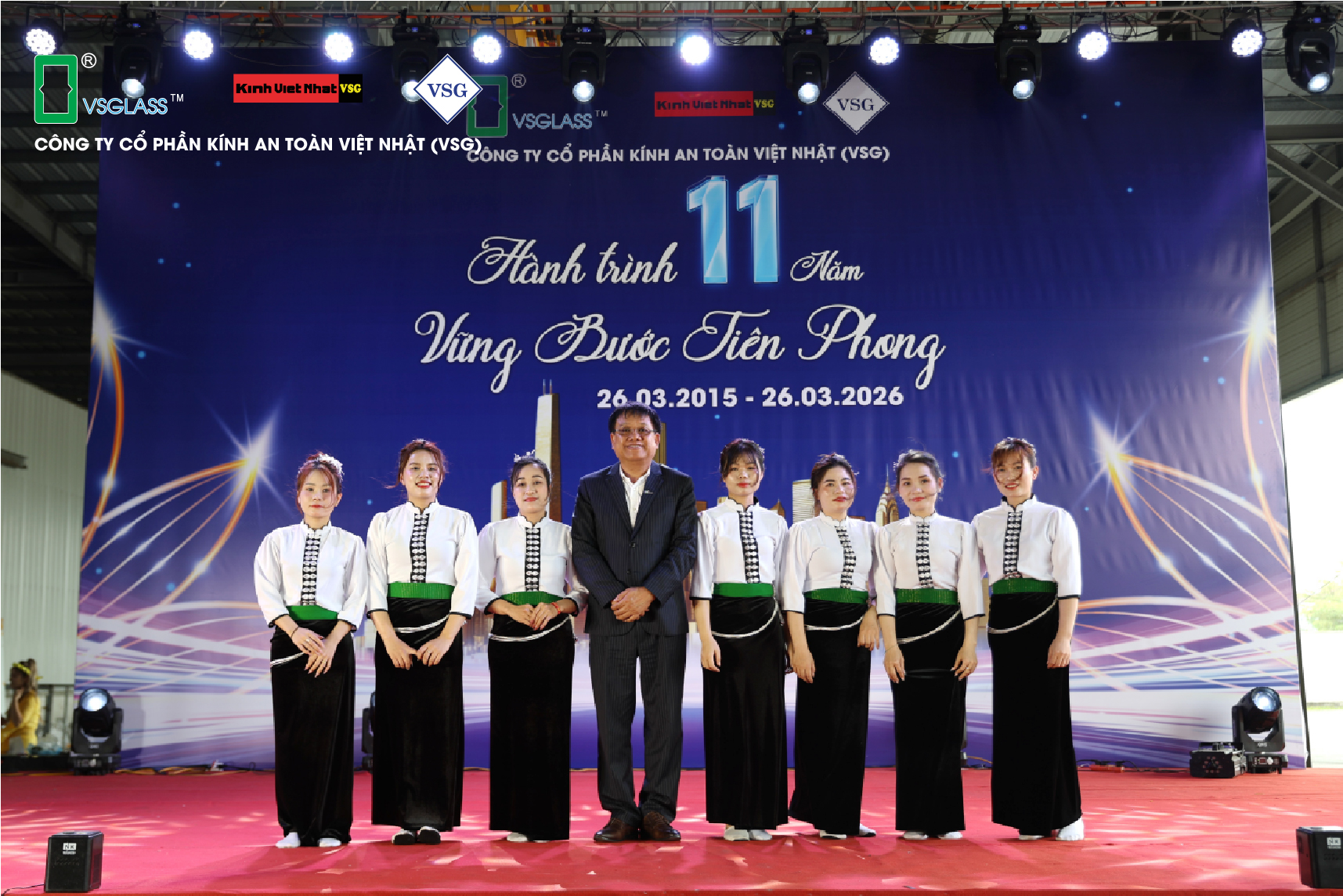 Văn nghệ chào mừng ngày kỷ niệm 11 năm thành lập công ty.