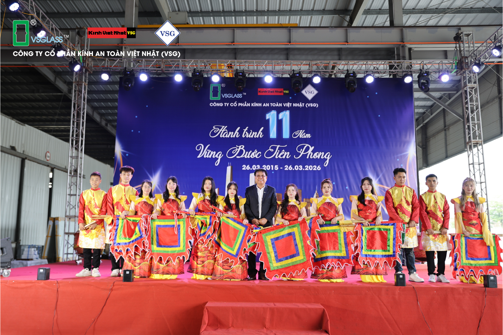 Văn nghệ chào mừng ngày kỷ niệm 11 năm thành lập công ty.