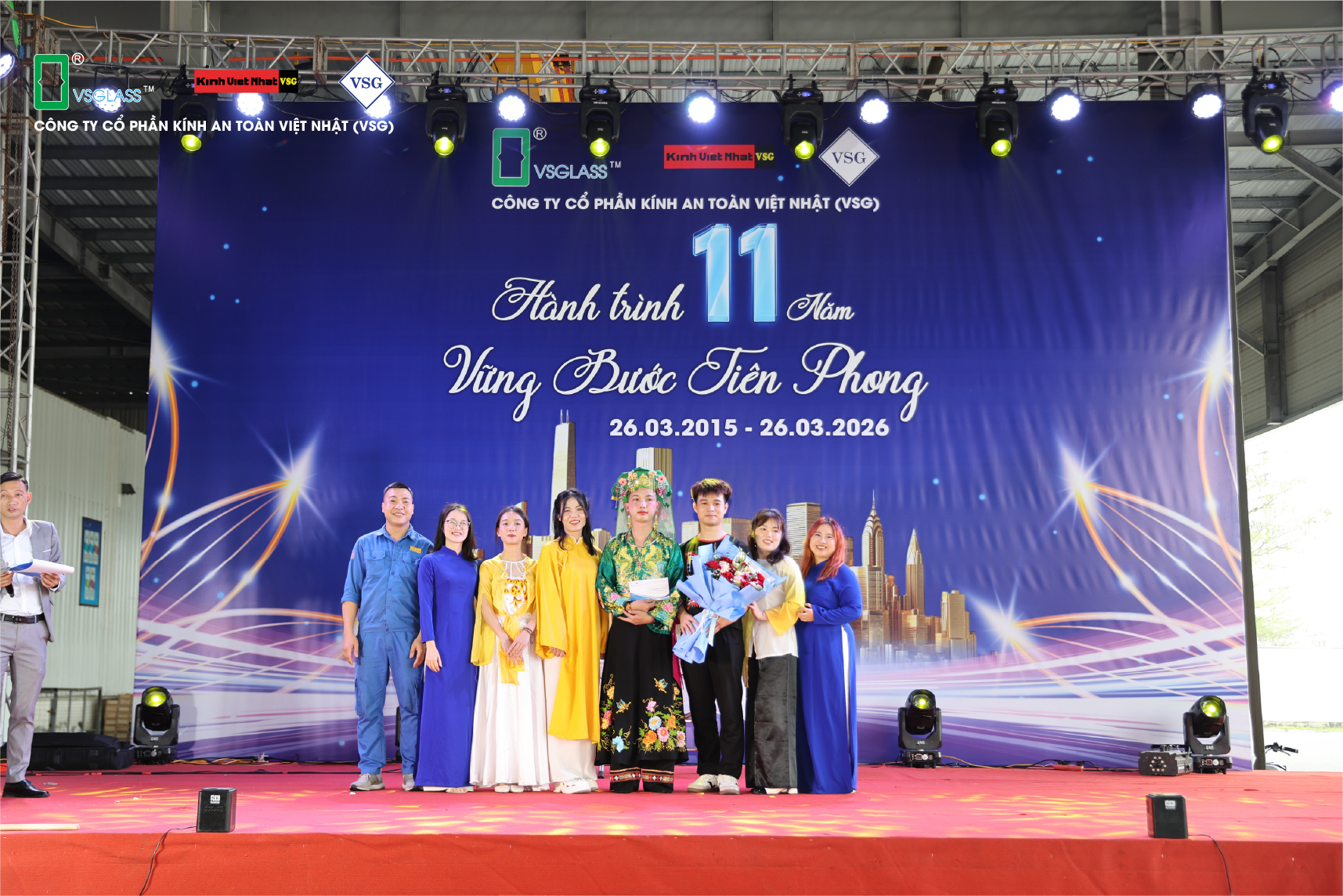 Văn nghệ chào mừng ngày kỷ niệm 11 năm thành lập công ty.